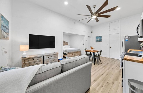 Gulfview Heights Cottage | ADORABLE Carriage house for two! Walk to the beach! 5 minutes to the beach!