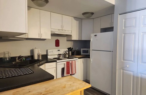 Livingston Condo | Adorable condo or corporate use apartment on Lake Anna