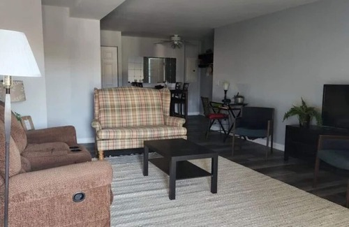Livingston Condo | Adorable condo or corporate use apartment on Lake Anna