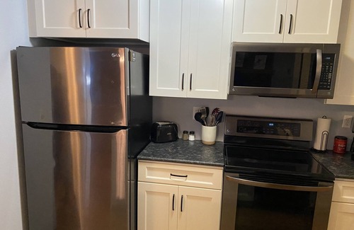 Columbia House | Adorable, convenient 3 bed, 2 bath Columbia Ranch home. Clean and spacious!