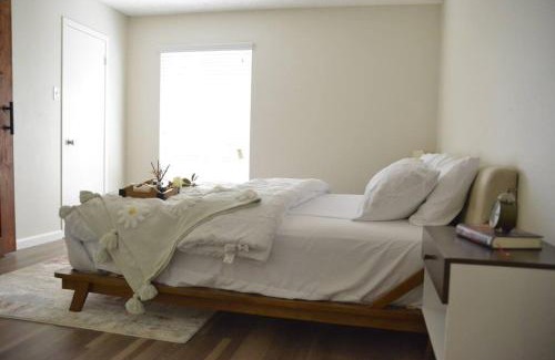 Barker House | Adorable & Convenient Home in Katy