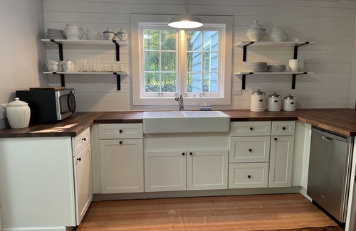 Madison House | Adorable Cottage close to Beaches and Town