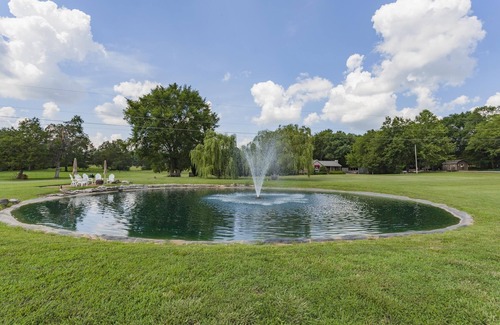 Mount Juliet Cottage | Adorable Cottage! Everything! WiFi, Kitchen, Jacuzzi, NO Cleaning Fee!