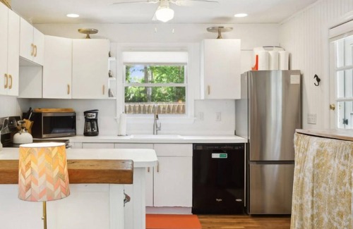 Southold House | Adorable Cottage Home - Charming 2-bedroom house in delightful Southold