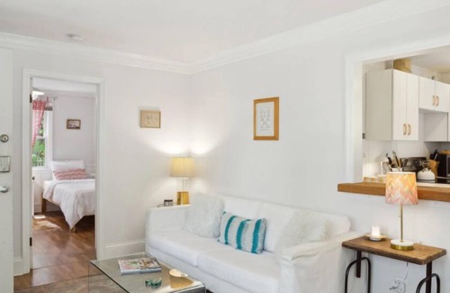 Southold House | Adorable Cottage Home - Charming 2-bedroom house in delightful Southold