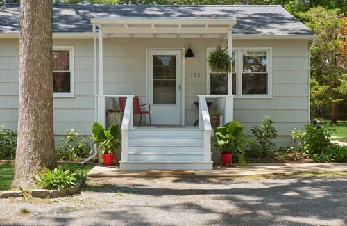 Southold House | Adorable Cottage Home - Charming 2-bedroom house in delightful Southold