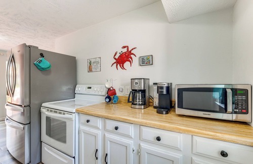 Colonial Beach Cottage | Adorable Cottage: Fire Pit, Walk to Colonial Beach