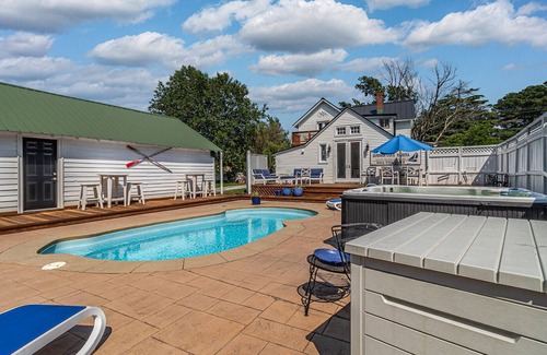 Urbanna House | Adorable Cottage w/Pool & Hot Tub In the Heart of Urbanna
