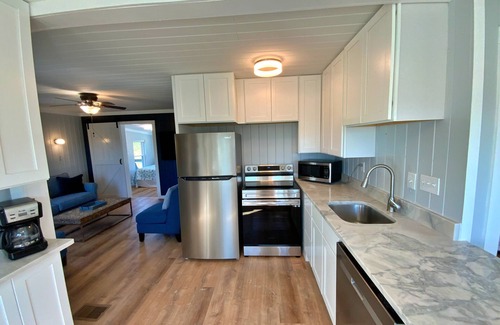 Surf Side Shores House | Adorable cottage w/Beach Access