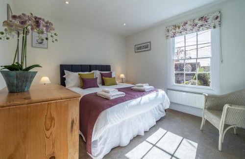 Wissington House | Adorable cottage with a log burner in heavenly village - Constable Lodge