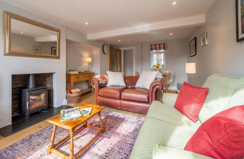 Wissington House | Adorable cottage with a log burner in heavenly village - Constable Lodge