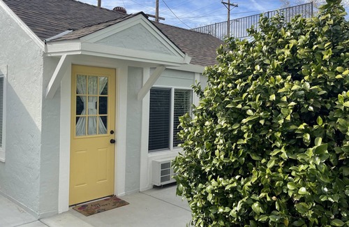 Roseville Cottage | Adorable Cottage With Private Entrance