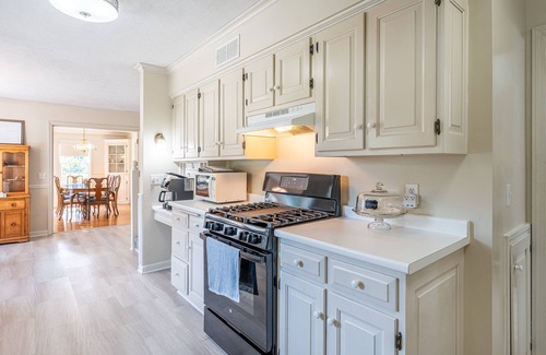 Orrville House | Adorable Country Cottage