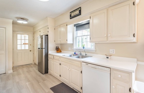 Orrville House | Adorable Country Cottage