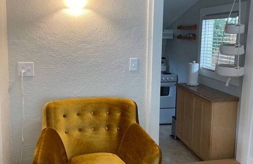 Hood River Cottage | Adorable cozy country cottage for one or two next to organic vegetable garden!