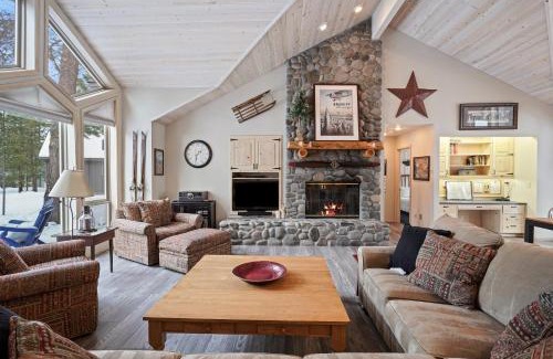 Alfalfa House | Adorable & Cozy Hot Tub SHARC Passes Fabulous Location 24356