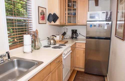 Stinson Beach Cottage | Adorable Cozy Studio