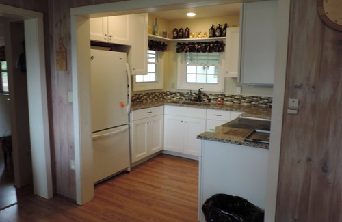 Penn Yan House | Adorable, cute as a button Keuka Lake view cottage, Close to everything!