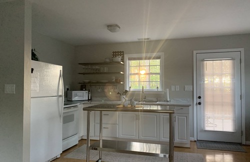 Fentress House | Adorable, detached, carriage guest house in a quiet, wooded setting.