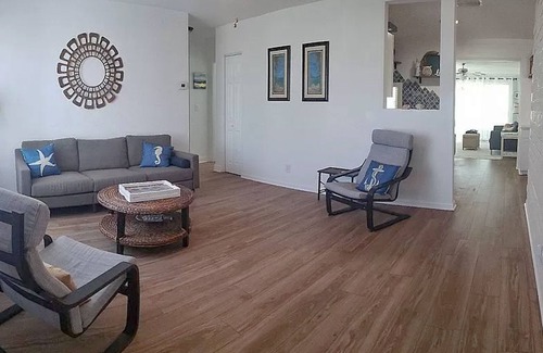 Ormond Beach Plaza House | Adorable dog-friendly home with modern interior, great location, AC, & W/D