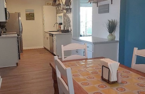 Ormond Beach Plaza House | Adorable dog-friendly home with modern interior, great location, AC, & W/D