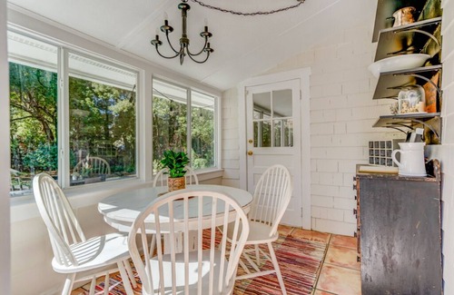 Mount Dora Cottage | ADorable Downtown Mount Dora Cottage with Fenced Yard for your pet