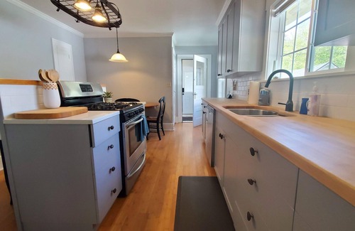 Coeur d'Alene House | Adorable Downtown CDA Bungalow Charming 2-bedroom with AC, WiFi, Coeur d'Alene