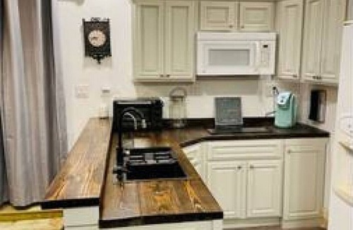 Fernandina Beach Condo | Adorable French Cottage