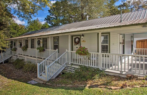 Jefferson Apartment | Adorable French Country Cottage Getaway - King Bed, Jetted Tub, Fireplace, Bikes