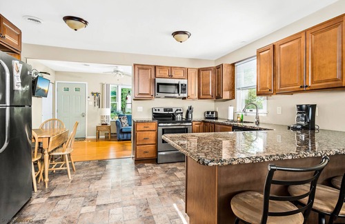 Villas House | Adorable Fully Updated Beach House - Pet Friendly