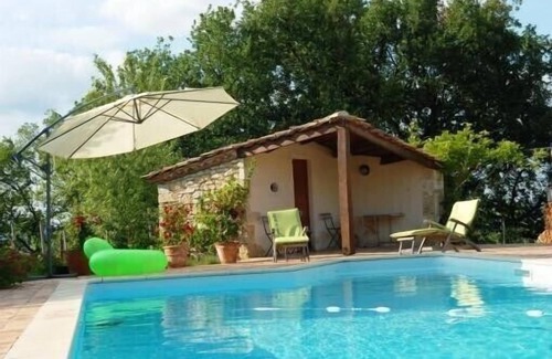 Prayssas Apartment | Adorable guest apartment at the pool