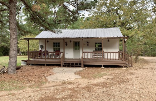 La Grange Cabin | Adorable Guest Cabin In The Woods