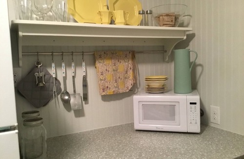 Cleburne Cottage | Adorable Guest Cottage