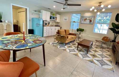 Mount Dora Apartment | Adorable guest house with pool, Pet Friendly, in downtown Mount Dora,