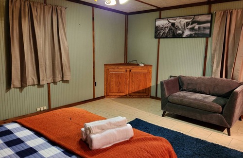 New Zion Apartment | Adorable Guest House with a Pool - 10 minutes from both major hops