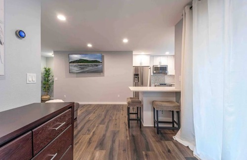 Lakeland North House | Adorable guest house with balcony