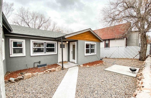 East Colorado Springs Apartment | Adorable Guest Suite | central-trendy neighborhood
