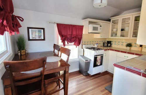 Chico Apartment | Adorable historic carriage house across from Bidwell Park