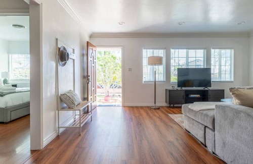 South San Gabriel House | Adorable Home Near LA: Exquisite 3-BR Haven with Royal Beds, Dual Baths, AC, Lightning-Fast Wi-Fi, Epicurean Kitchen, and Your Own Parking.