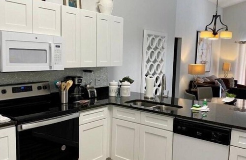 Lake Berkley House | Adorable House 4 Bed/3 Bath/Private Pool/2 Suites/Top Game Room/Upgraded decor!