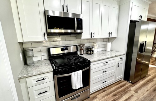Starkville House | Adorable house just minutes from campus! Private Parking