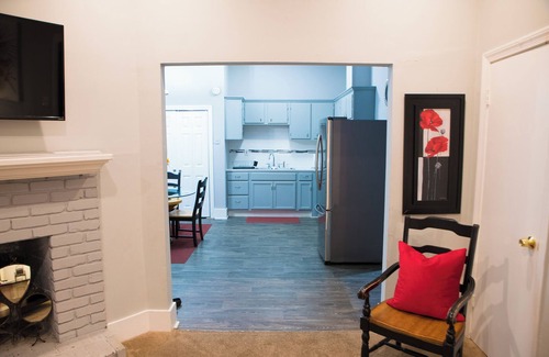 West End House | Adorable Intown Duplex Close to Downtown Atlanta; 5 minute walk to Beltline