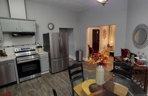West End House | Adorable Intown Duplex Close to Downtown Atlanta; 5 minute walk to Beltline