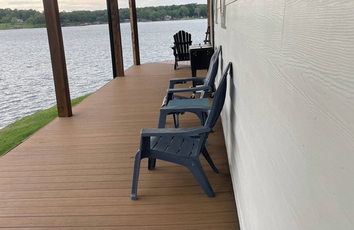 Waterloo Apartment | Adorable Lake front studio apartment
