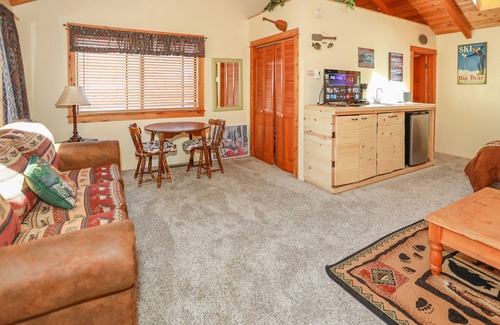 Big Bear Lake Cabin | Adorable LAKEFRONT cabin! PRIVATE HOT TUB, ROMANTIC VIEWS!