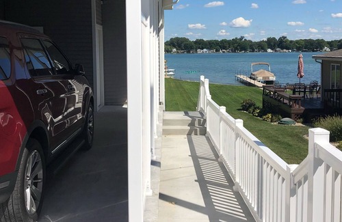 Simonton Lake Apartment | Adorable Lakeside Dream