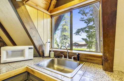 Talmont Cabin | Adorable Lakeview Cabin, HOA Beach Access, Gas Fireplace, Hot Tub, Pet Friendly