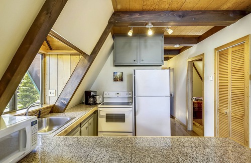 Talmont Cabin | Adorable Lakeview Cabin, HOA Beach Access, Gas Fireplace, Hot Tub, Pet Friendly