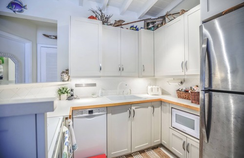Little Venice House | Adorable Little Venice 1 Bedroom Cottage with dockage!