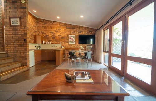 Bethany House | Adorable Lodge 1 AT Blickinstal Retreat